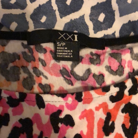 Crop top - Picture 2 of 3